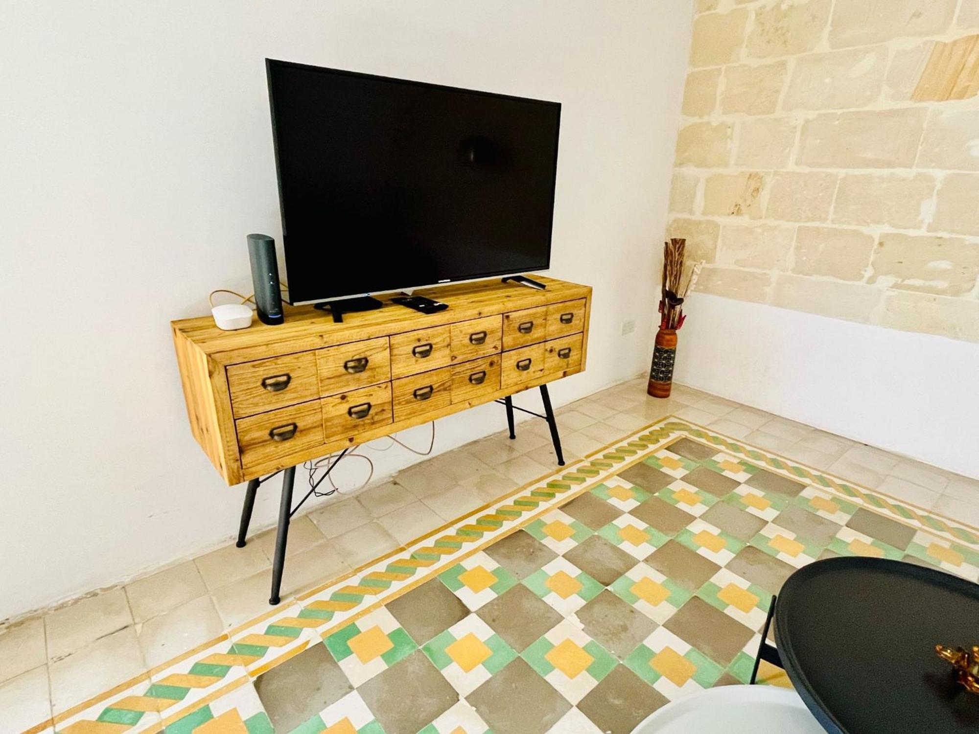 Cozy Charming Apartment In Old Bakery Street Валетта Экстерьер фото