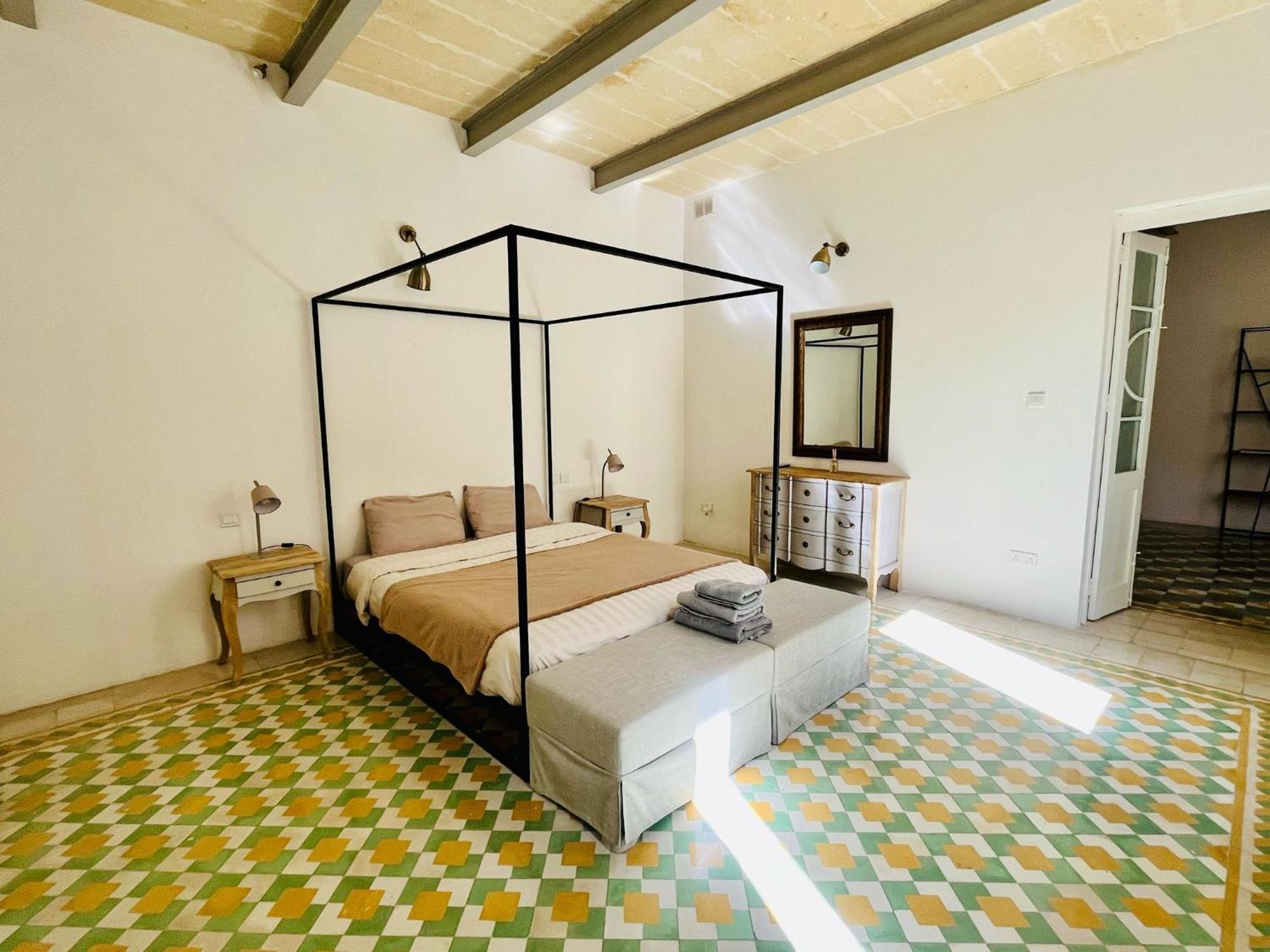 Cozy Charming Apartment In Old Bakery Street Валетта Экстерьер фото