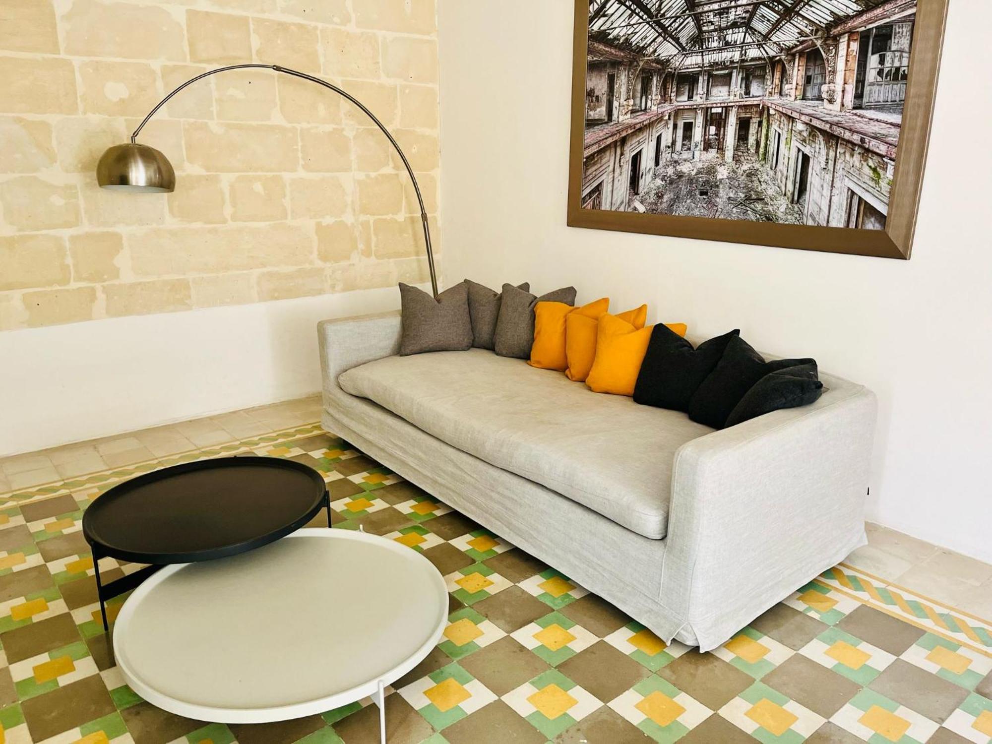 Cozy Charming Apartment In Old Bakery Street Валетта Экстерьер фото