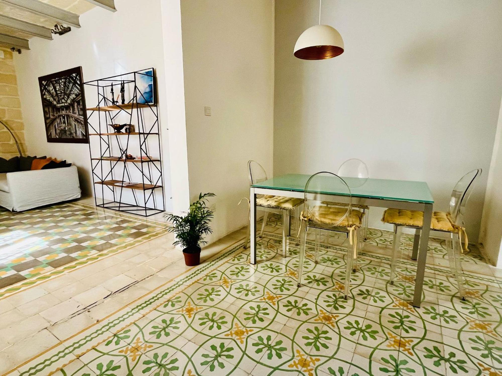 Cozy Charming Apartment In Old Bakery Street Валетта Экстерьер фото